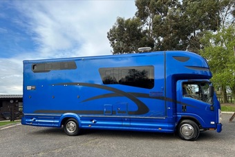 2013 Isuzu Forward Horsebox