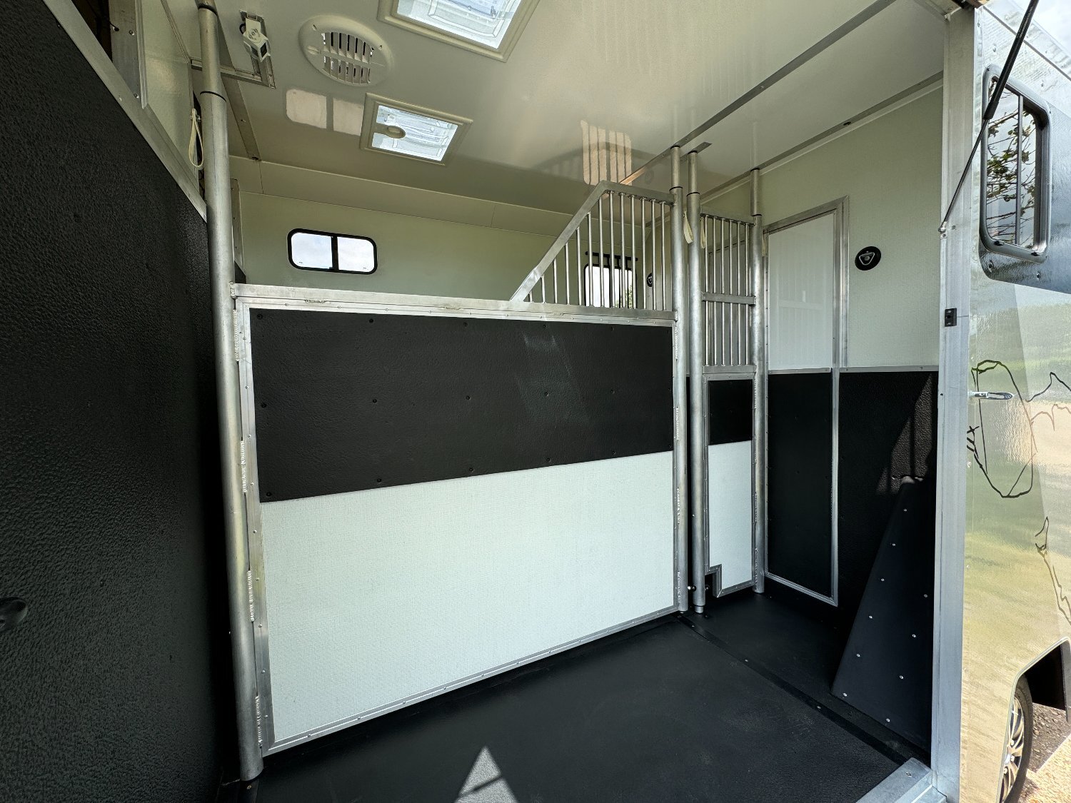  Trevett & Smith Renault Master 3.5 Horsebox