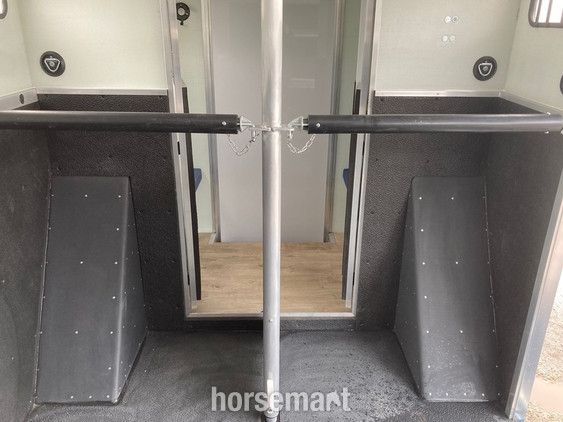 Trevett & Smith   Horsebox 