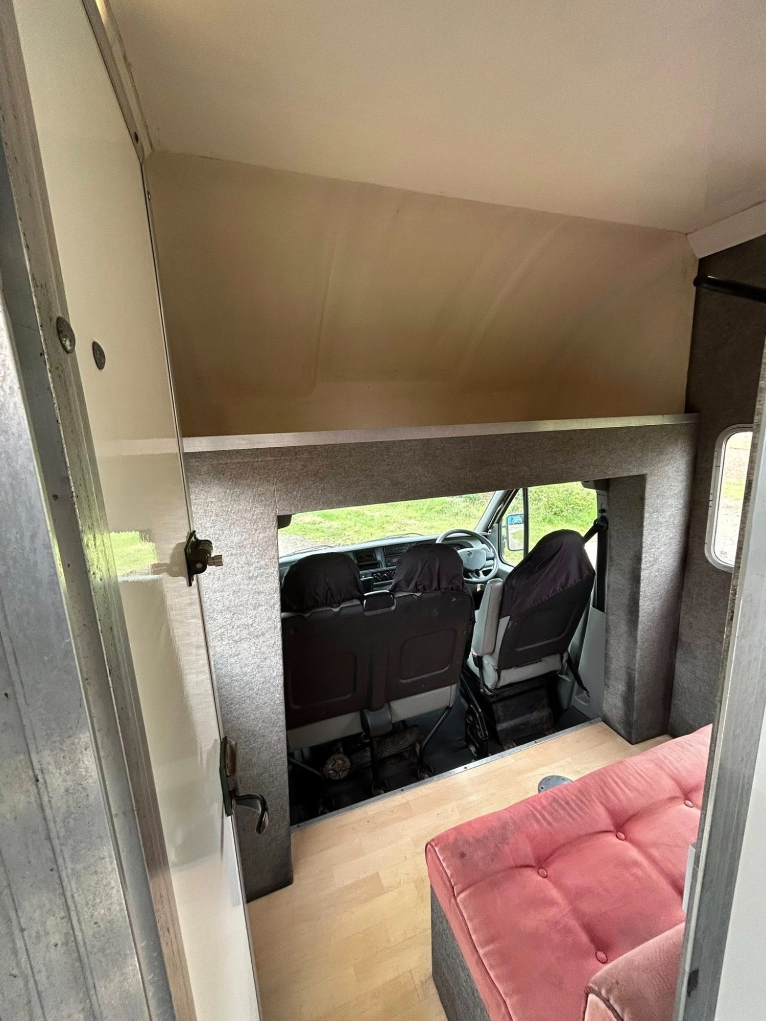 George Smith Mascott Renault Horsebox - Horseboxes 3.6-7.5 Tonnes