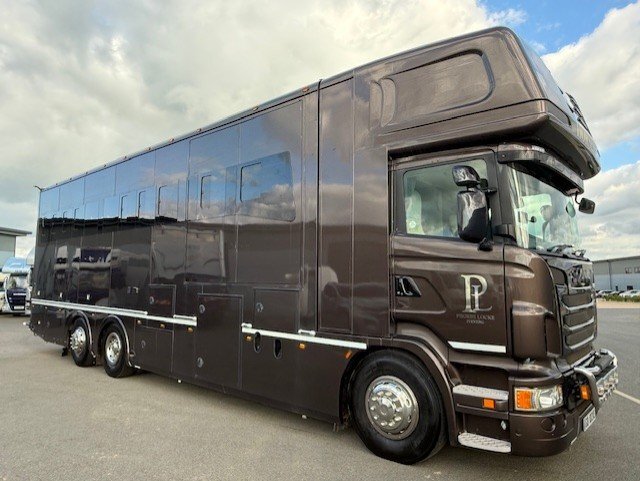 Horseboxes Over 7.6 Tonnes - Elite Coach works Scania R420 26 TON Automatic Horsebox