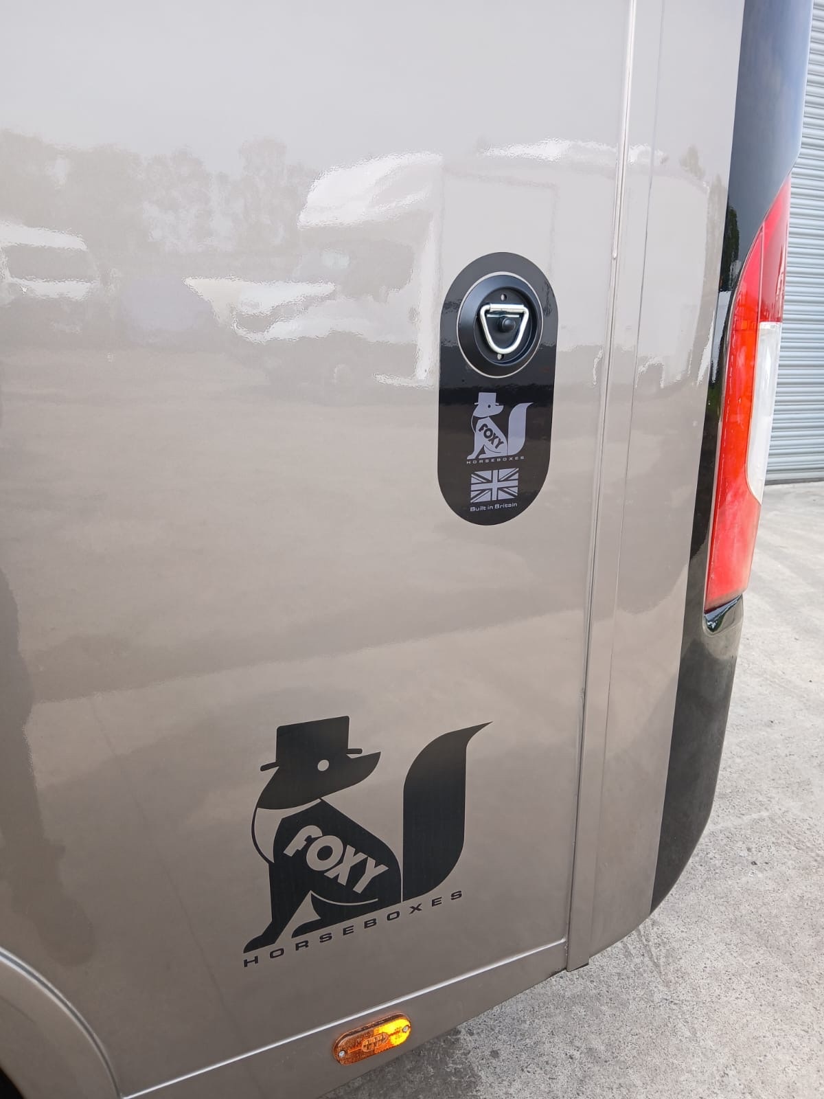 Horseboxes Up to 3.5 Tonnes - Foxy Stallion Vauxhall Horsebox