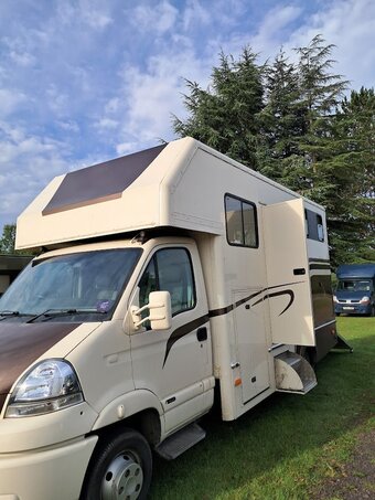 Moorland Horseboxes  Renault Horsebox