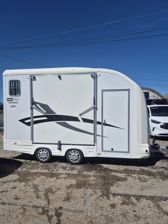 Equi-Trek Day-Treka Excel  Horse Trailer