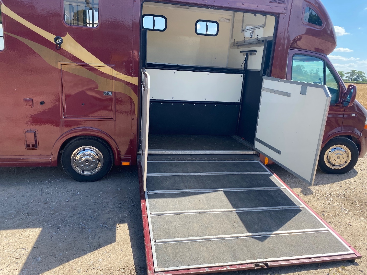 Concept  Signature sleeper Renault Horsebox - Horseboxes 3.6-7.5 Tonnes in 