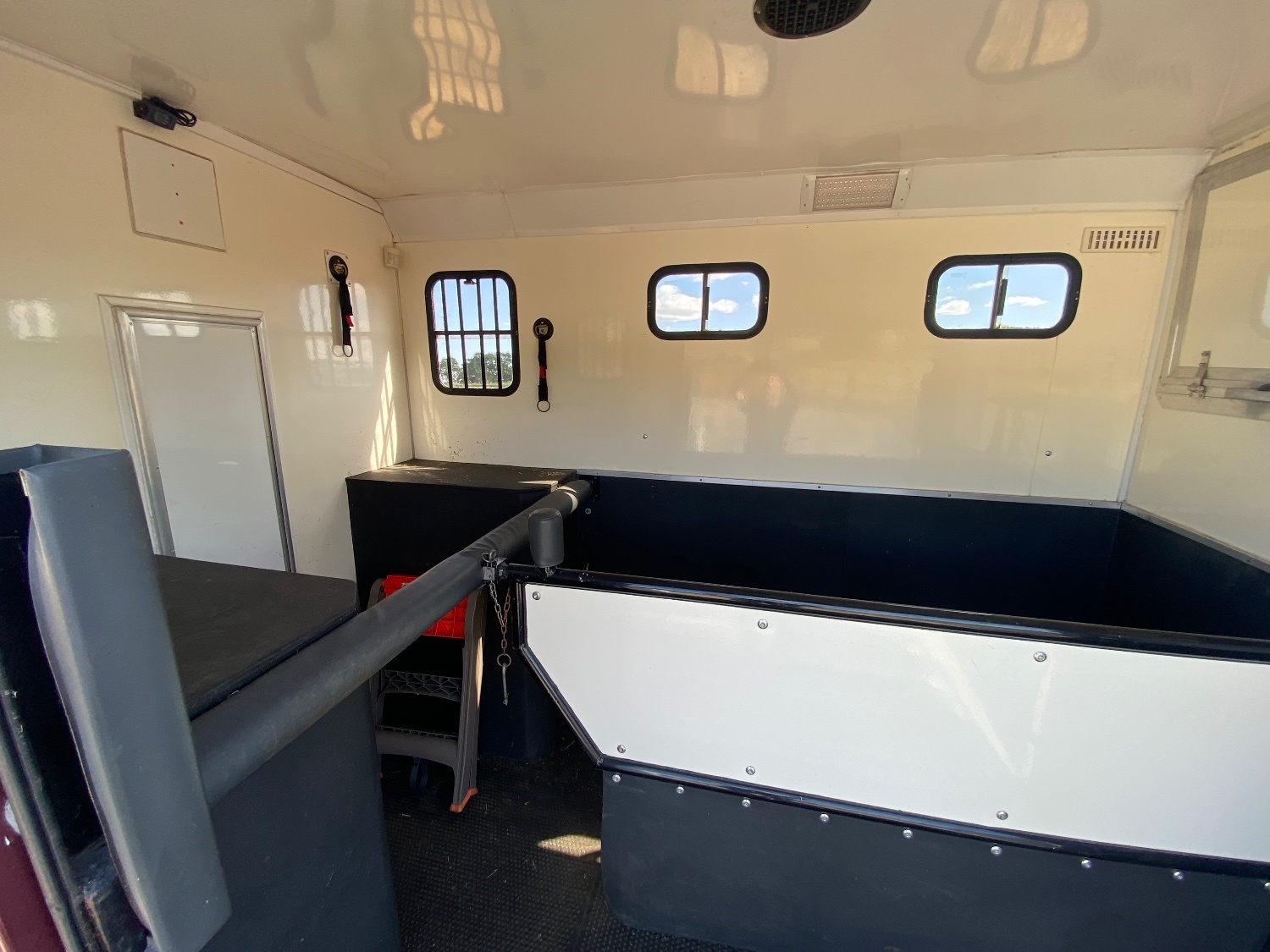 Concept  Signature sleeper Renault Horsebox - Horseboxes 3.6-7.5 Tonnes