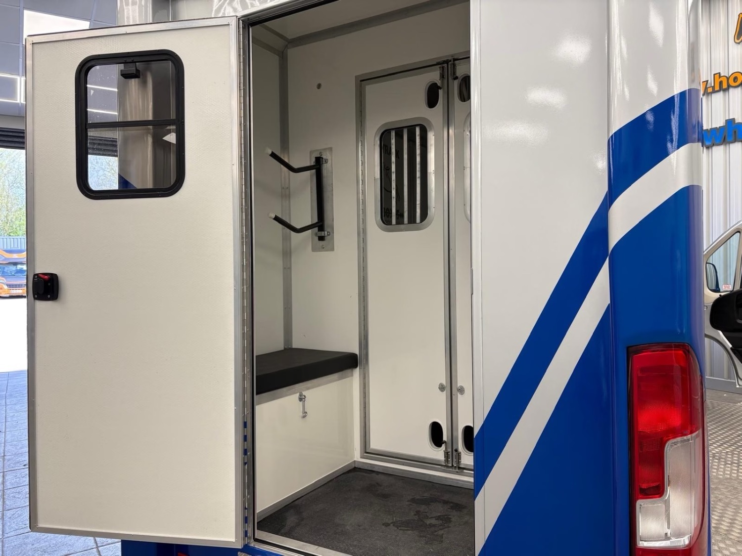 Wildtrack Ultimate Stallion Race II Peugeot Horsebox