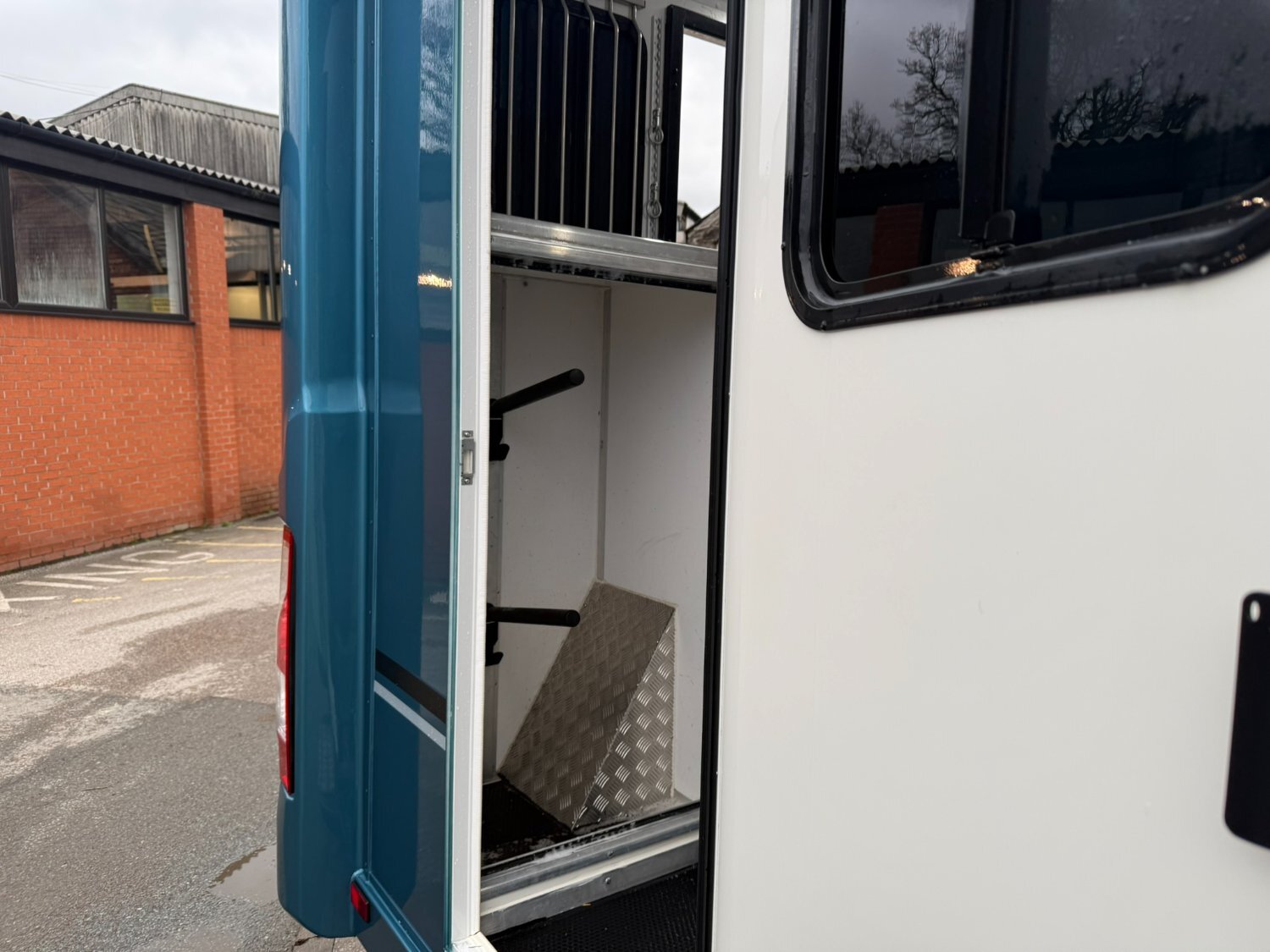 Horseboxes Up to 3.5 Tonnes - Liberty  Renault Horsebox