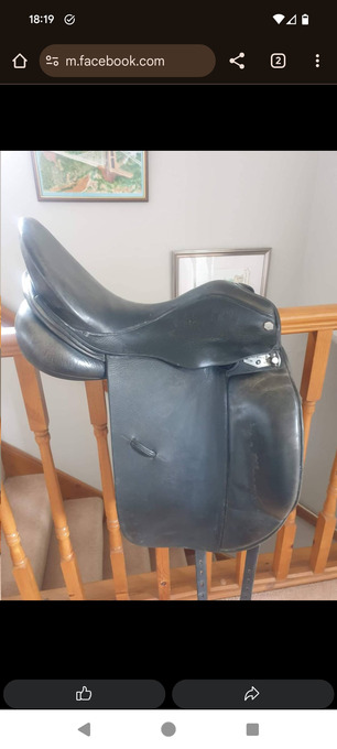 Dressage saddle - Black Albion 17.5"