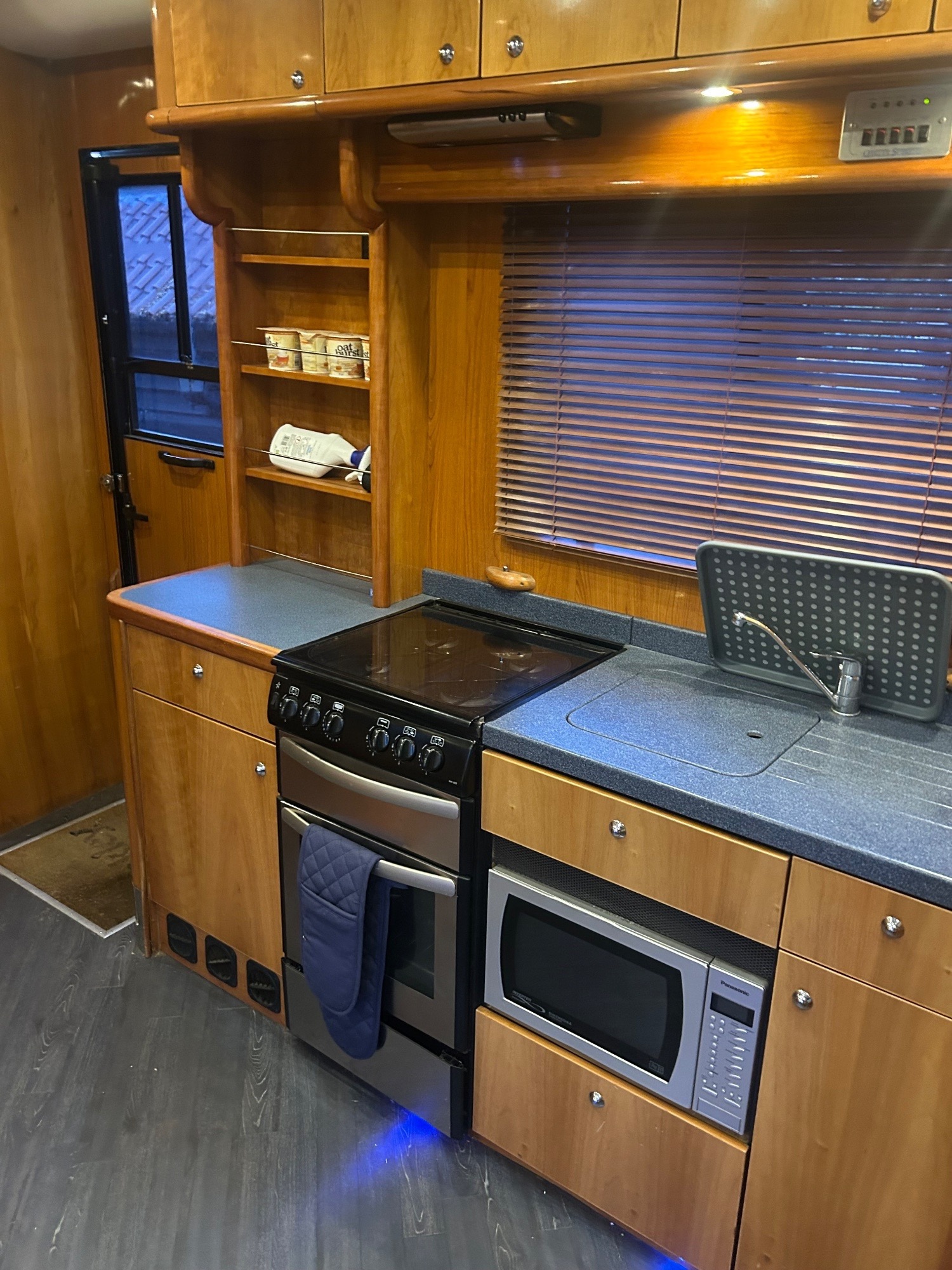 Horseboxes 3.6-7.5 Tonnes - Oakley Supreme DAF Horsebox