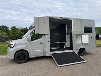 I.C.E Dynamic Renault Horsebox