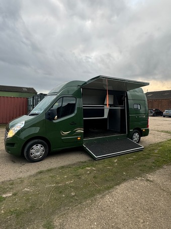 2021 Renault Master Horsebox