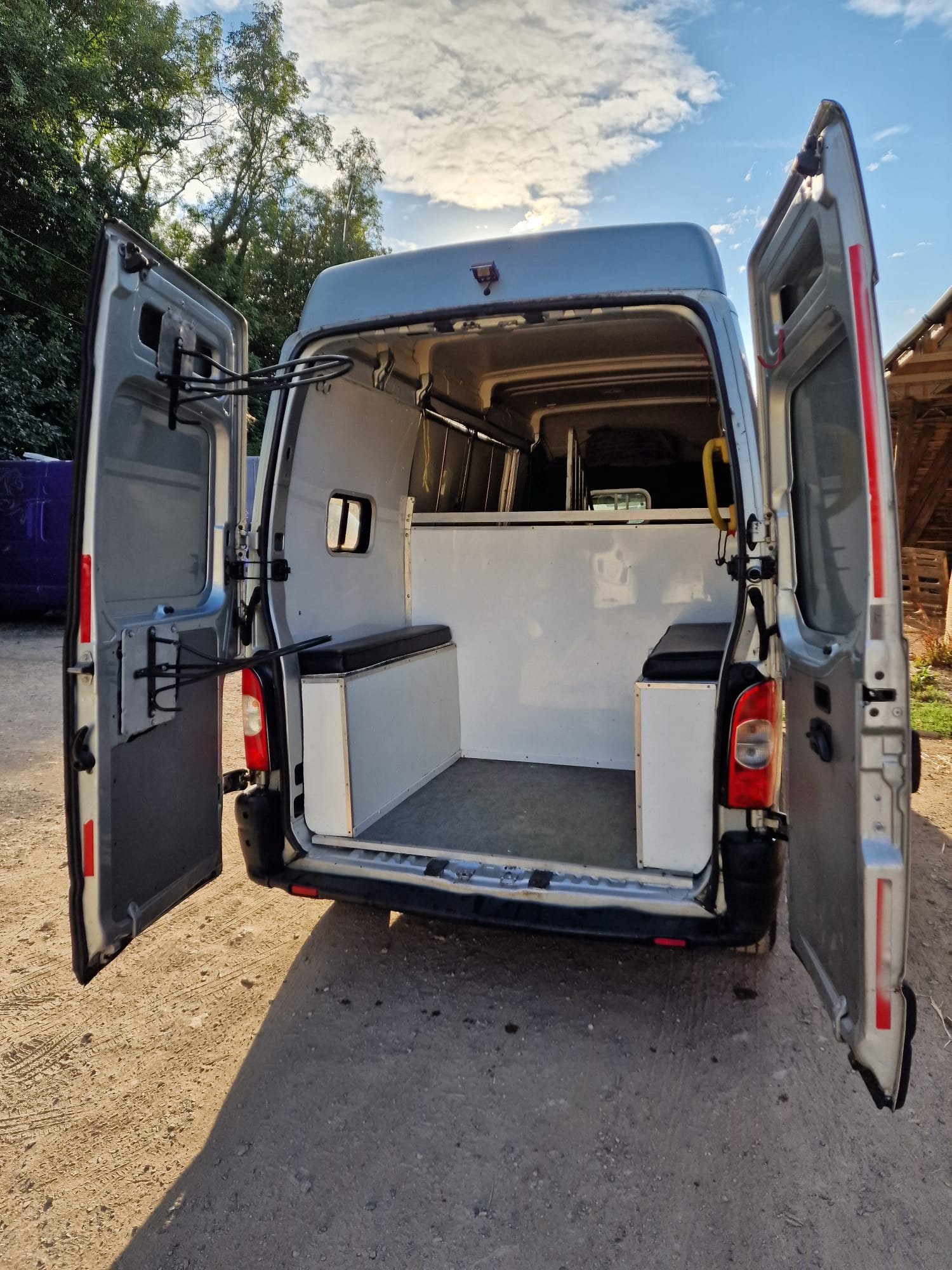 Custom  Vauxhall Horsebox - Horseboxes 3.6-7.5 Tonnes in 