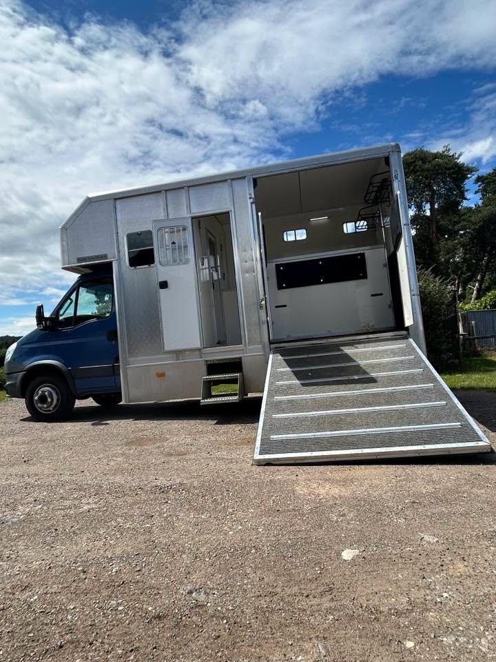 Horseboxes 3.6-7.5 Tonnes - Peper Harow Trophy Twin SWB Iveco Horsebox