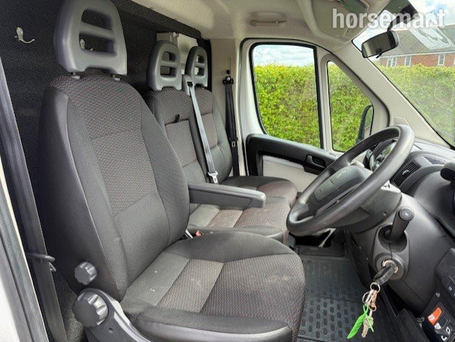 Overlander R240 Raceline Peugeot Horsebox 