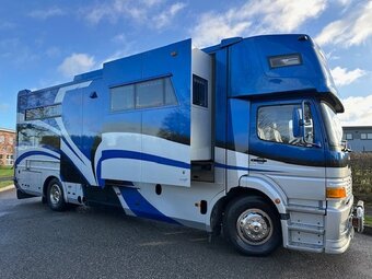 2007 Mercedes-Benz Sleeps 6, Stalled for 4. Twin slide outs Horsebox