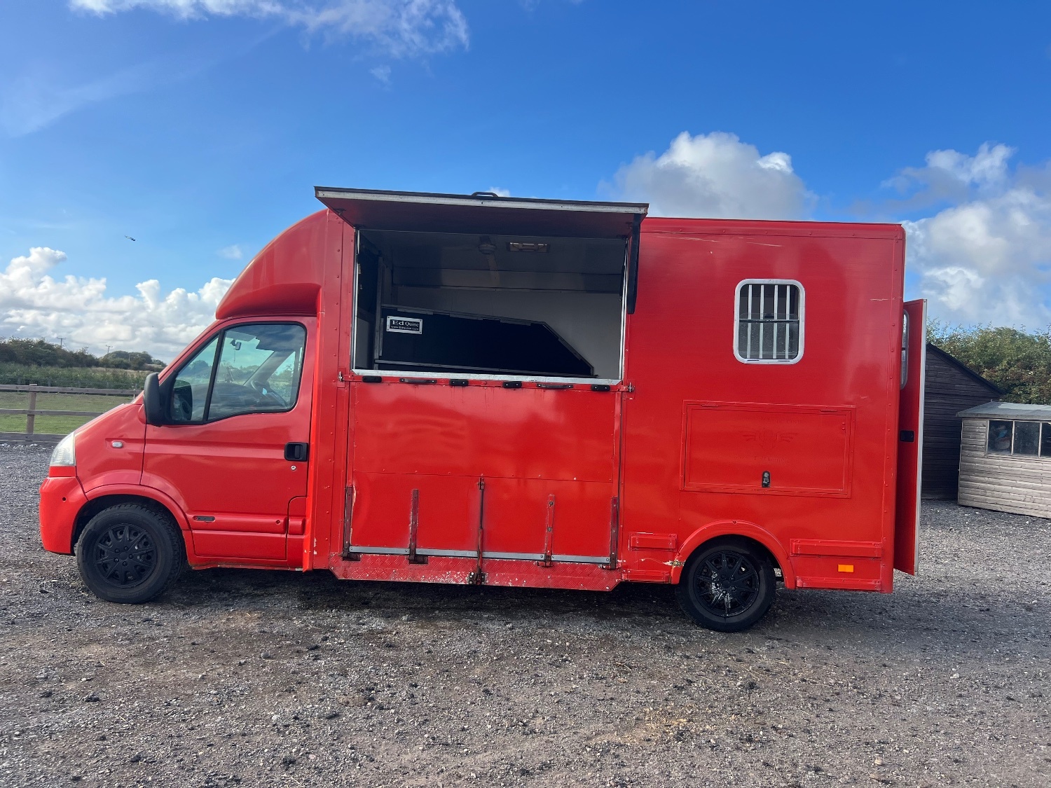 EdQuine  Vauxhall Horsebox - Horseboxes Up to 3.5 Tonnes in 