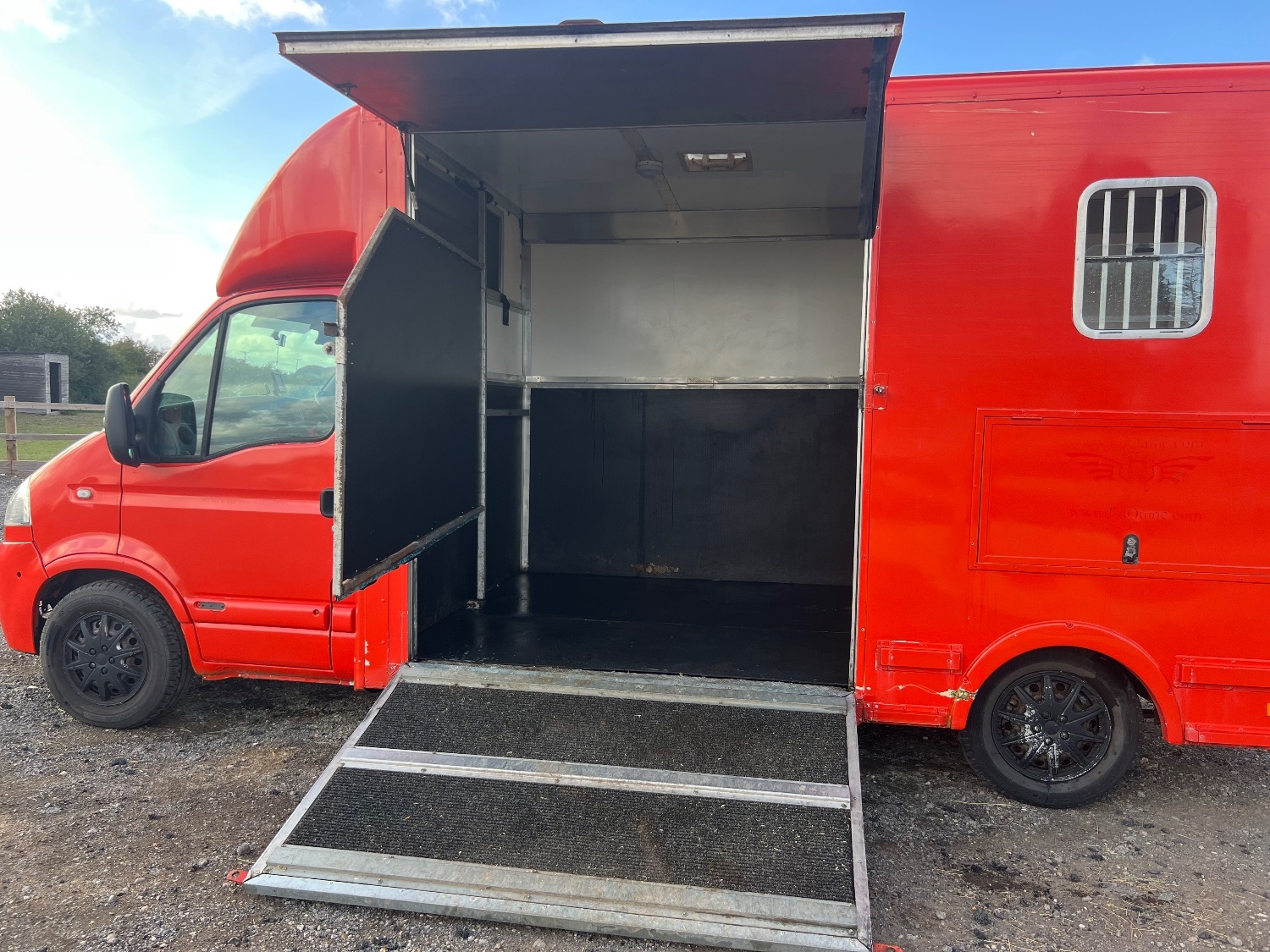 EdQuine  Vauxhall Horsebox - Horseboxes Up to 3.5 Tonnes