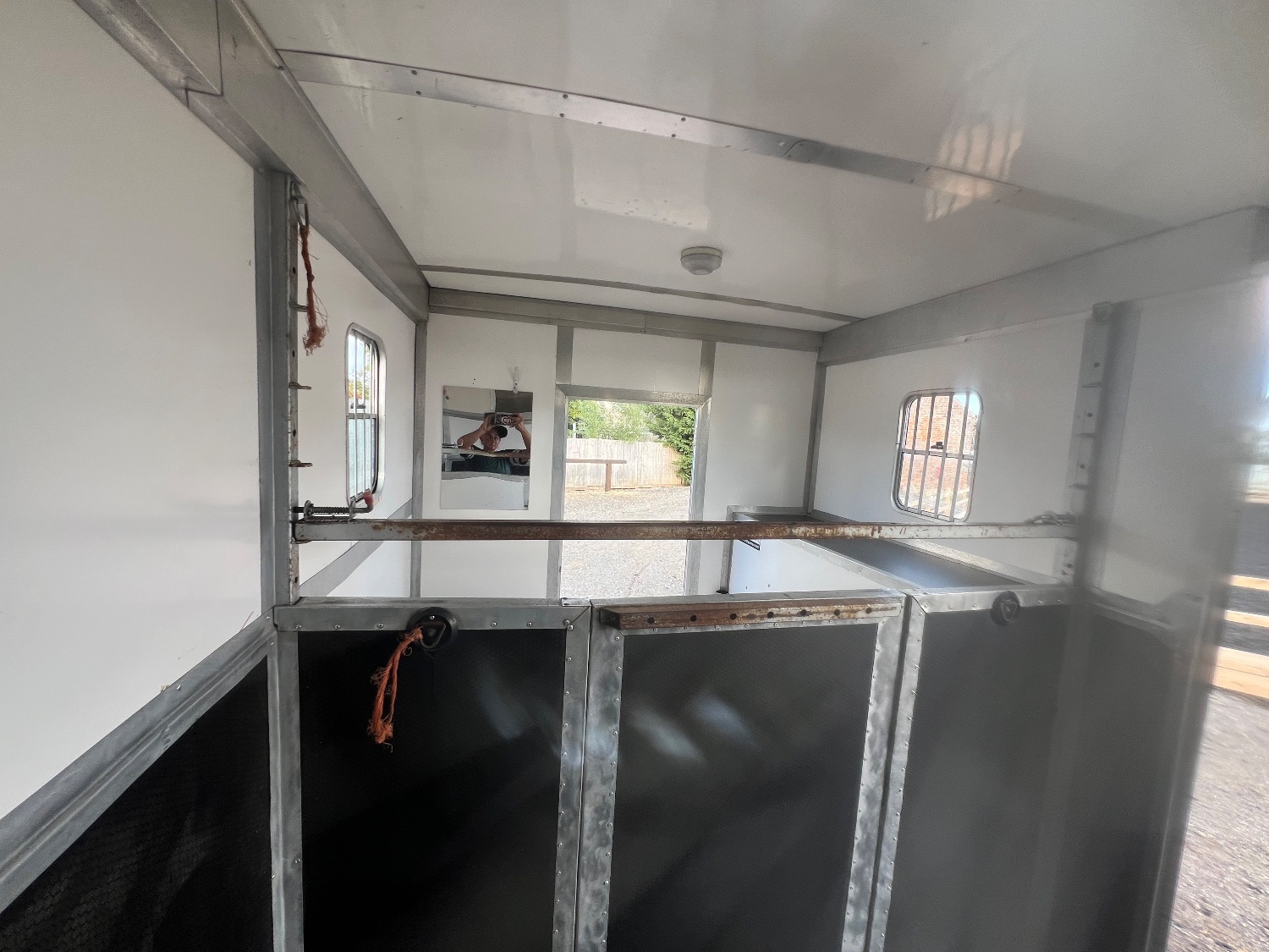 Horseboxes Up to 3.5 Tonnes - EdQuine  Vauxhall Horsebox
