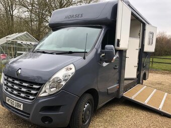 2020 Renault Master Horsebox
