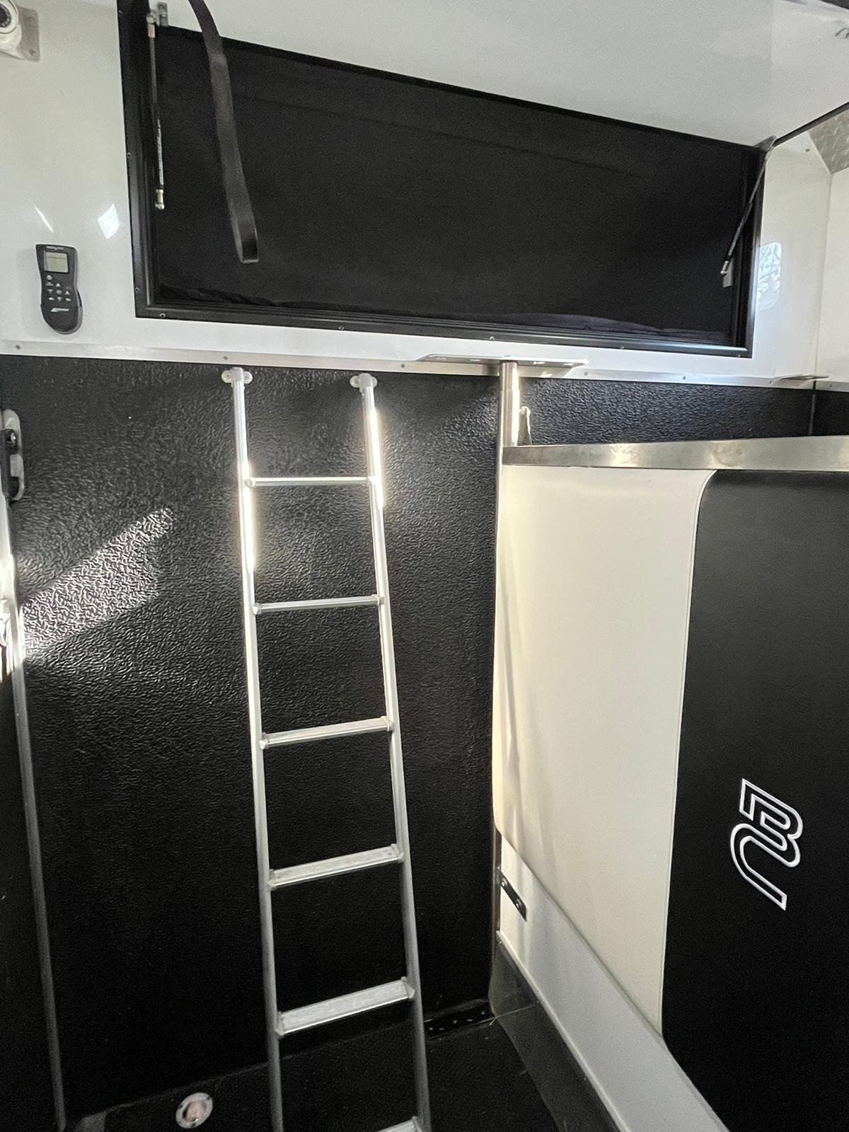Horseboxes 3.6-7.5 Tonnes - Bretherton Relay Citroen Horsebox