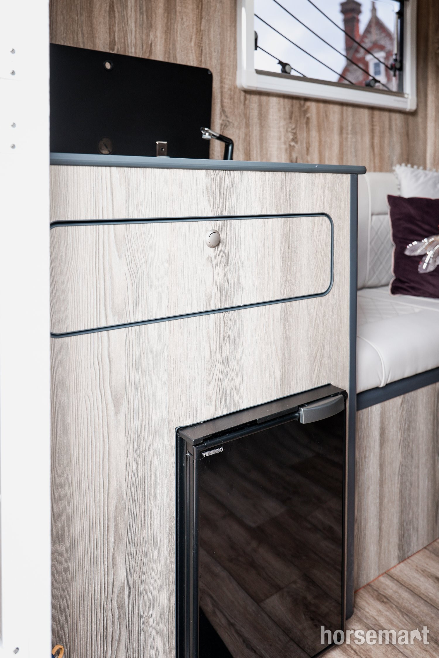 I.C.E Prestige Peugeot Horsebox - Horseboxes 3.6-7.5 Tonnes