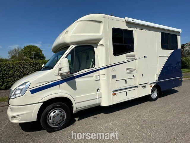 Horseboxes 3.6-7.5 Tonnes - Andrew Maudsley  Iveco Horsebox in 