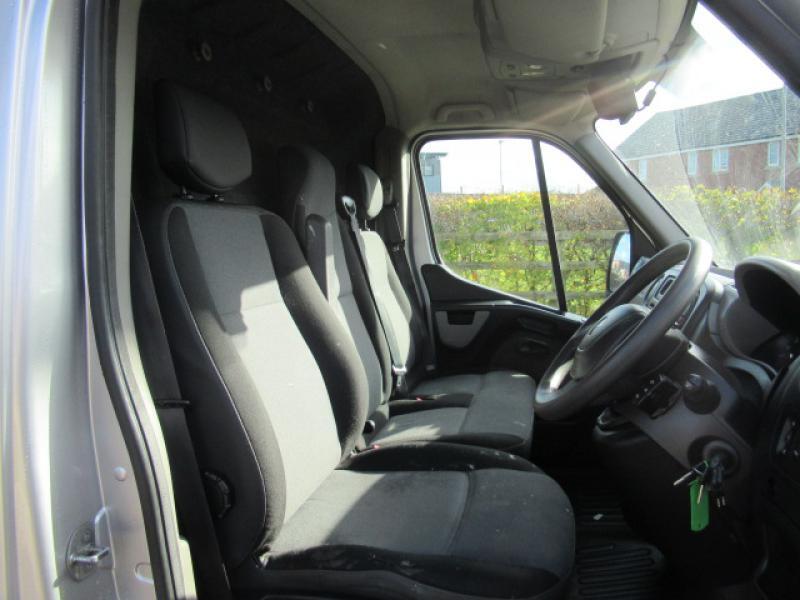 Select Pro Stallion Renault Horsebox