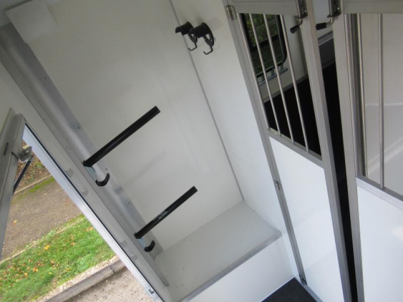 Select Pro Stallion Renault Horsebox 